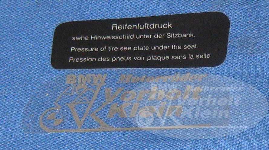 Hinweisschild RS links ab 78 Reifenluftdruck 1 Hinweisschild RS links ab 78 Reifenluftdruck 1235635 BMW R 60/7 - R 100 RT Bj. 1976 - 1979 Hinweisschild RS links ab 78 Reifenluftdruck