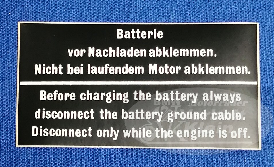 Hinweisschild Batterie 1 Hinweisschild Batterie 1352555 Hinweisschild Batterie – BMW Motorrad Ersatzteil