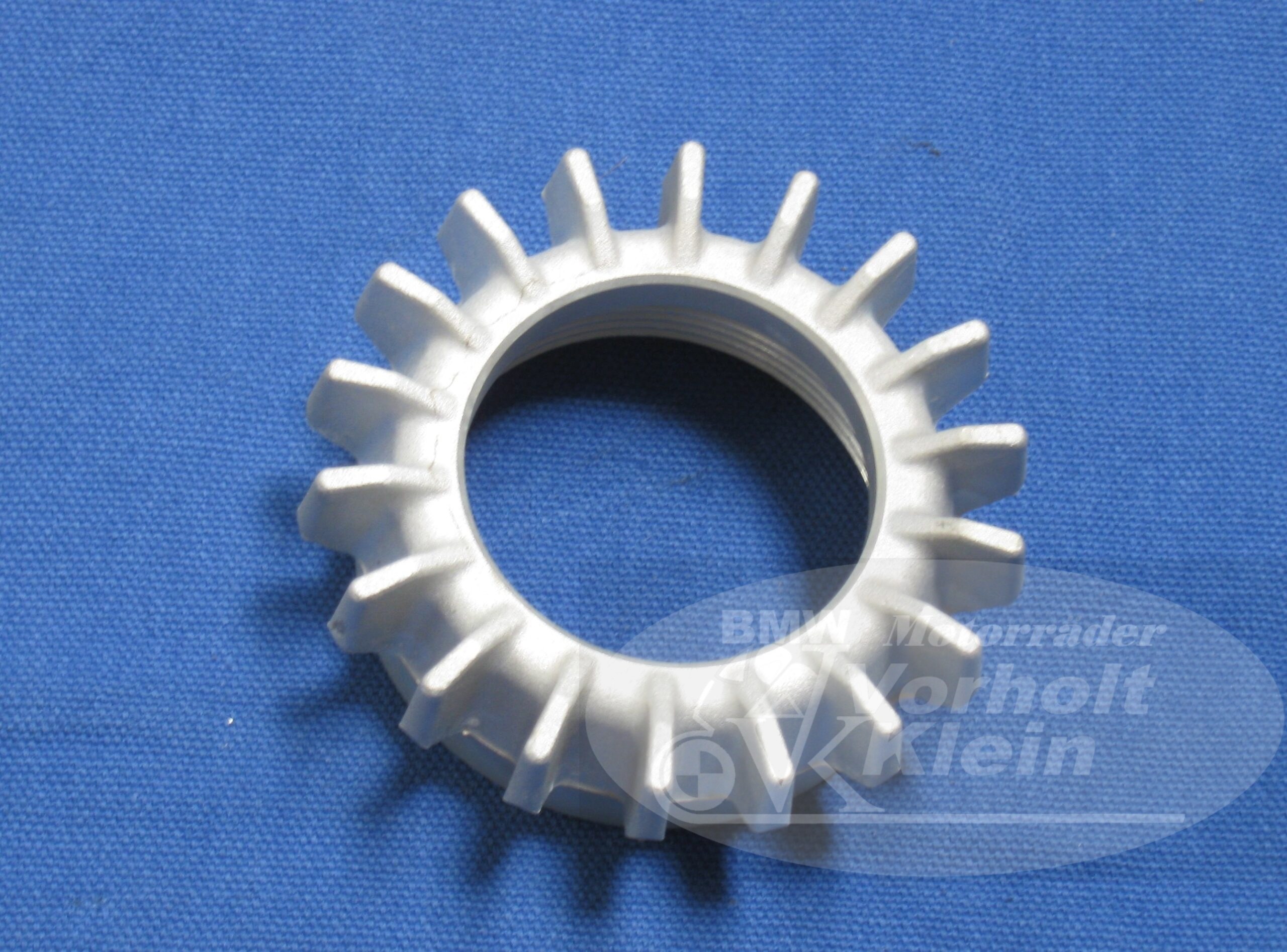 Auspuffmutter ab /7 kurze Flügel 1 Auspuffmutter ab /7 kurze Flügel 1234721 BMW R 60/7 - R 100 RT Bj. 1976 - 1979 Auspuffmutter ab /7 kurze Flügel